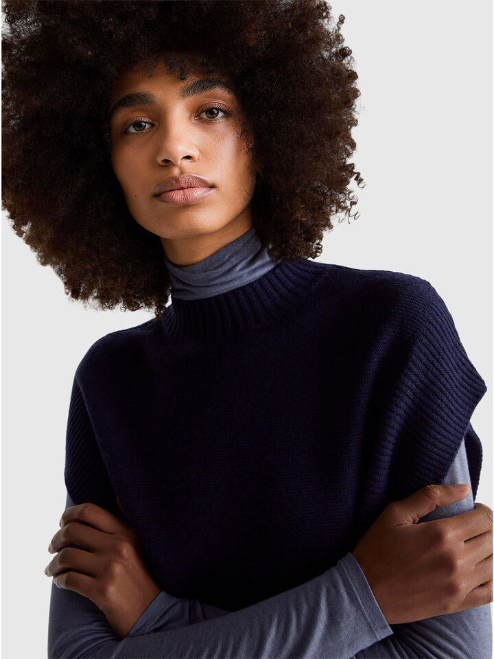 SLEEVELESS SWEATER Mujer image number 4